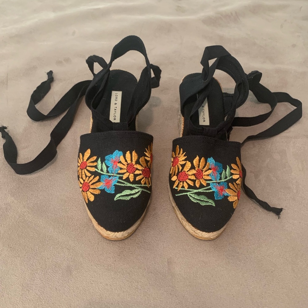 Lord and Taylor Black Espadrille Sandals with Floral Embroidery